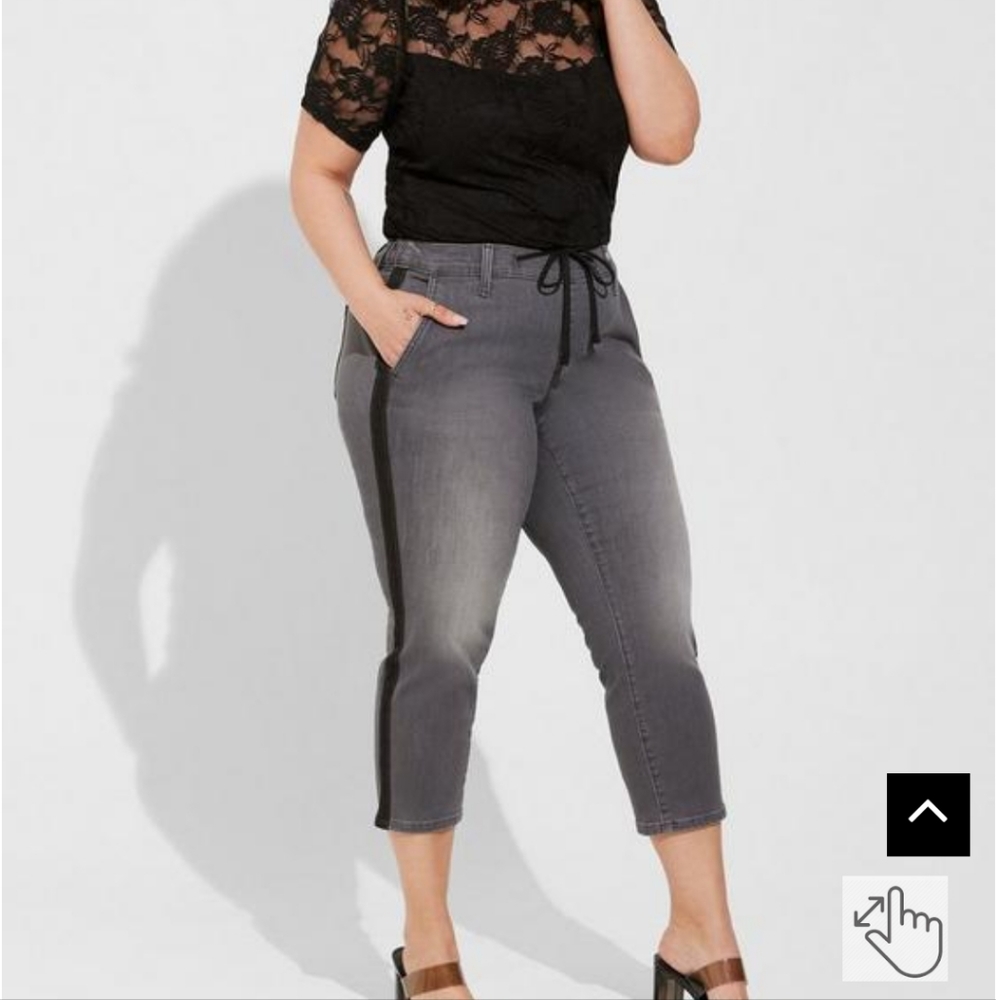 Torrid NEW! Crop Pull-On Weekend Straight Super Soft Mid-Rise Jean